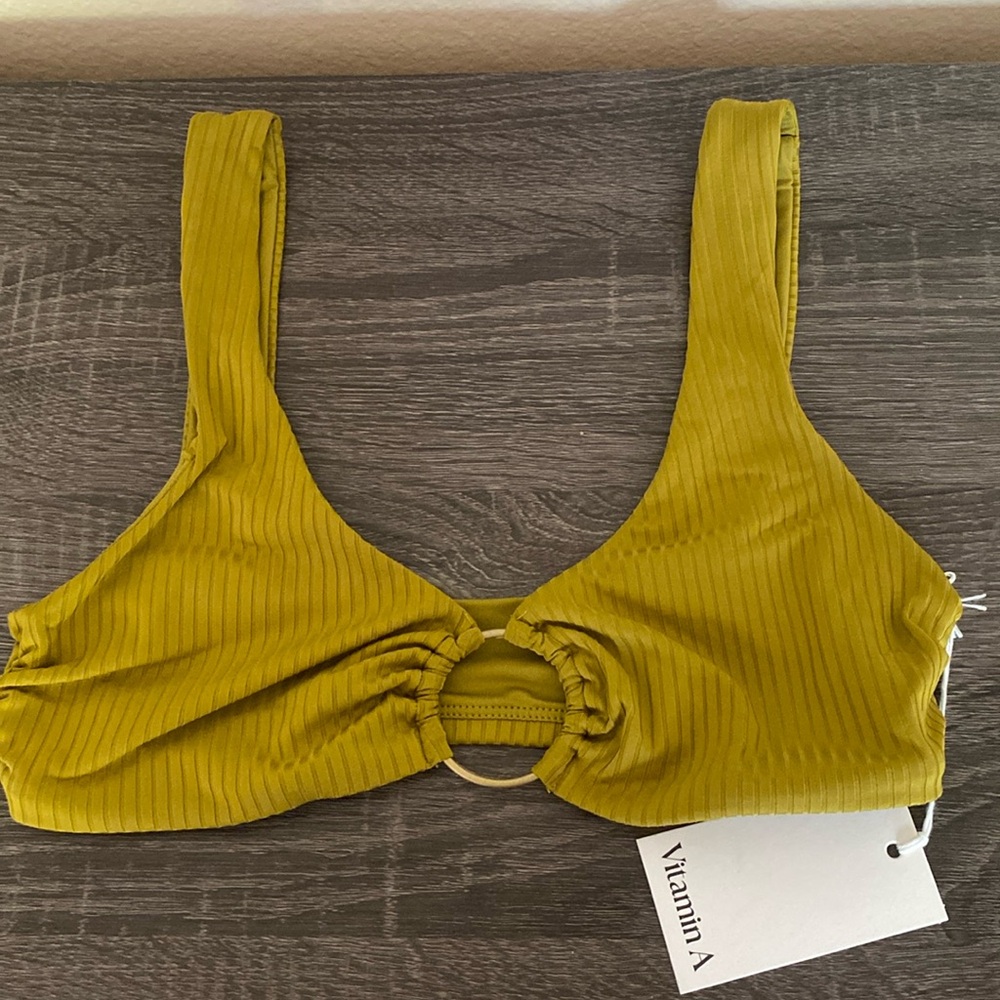 Vitamin A - Skylar Top - Avocado Green - Sz L - New w/tags!